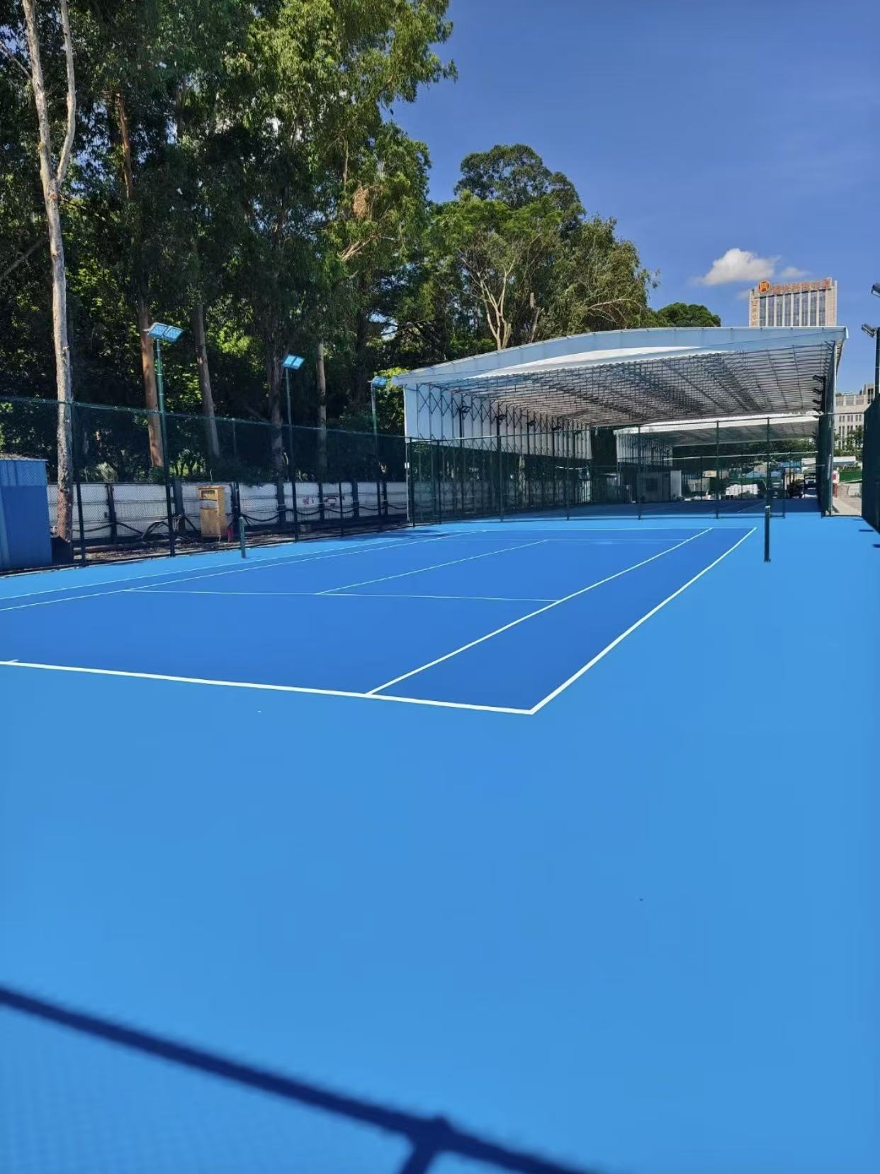 色彩持久如新:丙烯酸球场抵御紫外线摧残的秘诀