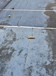 丙烯酸球场起粉、开裂？可能是这3点基础没做好