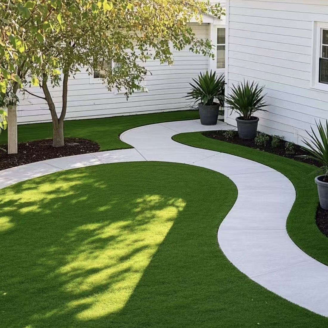 人造草坪的透水性原理:雨天不积水的秘密