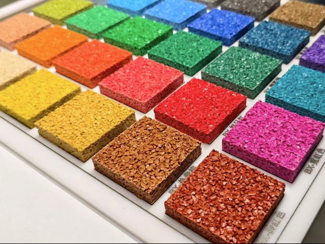 EPDM 塑胶跑道的分类：彩色颗粒与普通颗粒有何不同