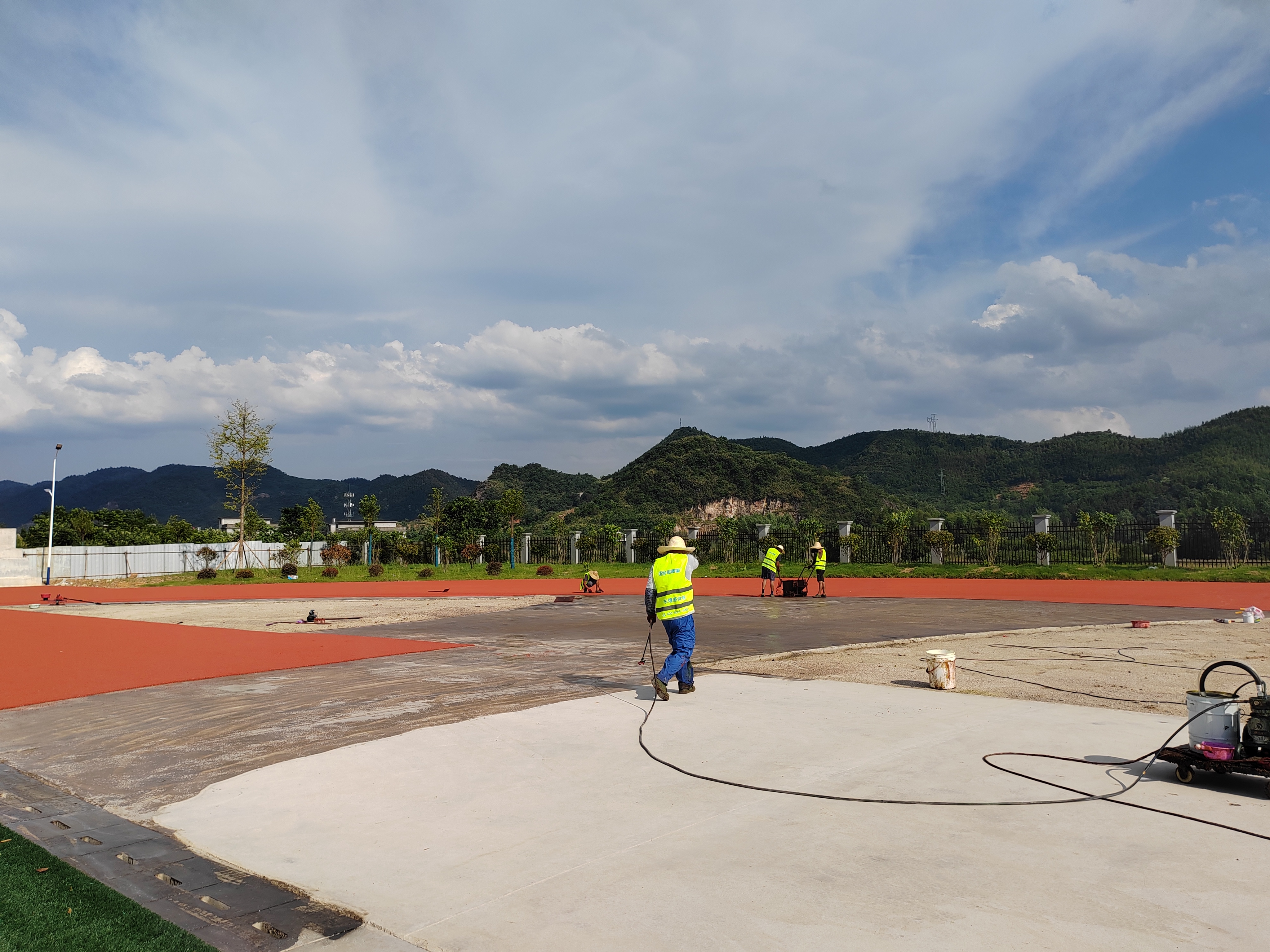 从材料到施工，一站式服务优势